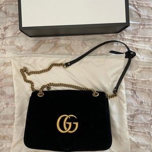 Gucci Marmont velvet shoulder handbag